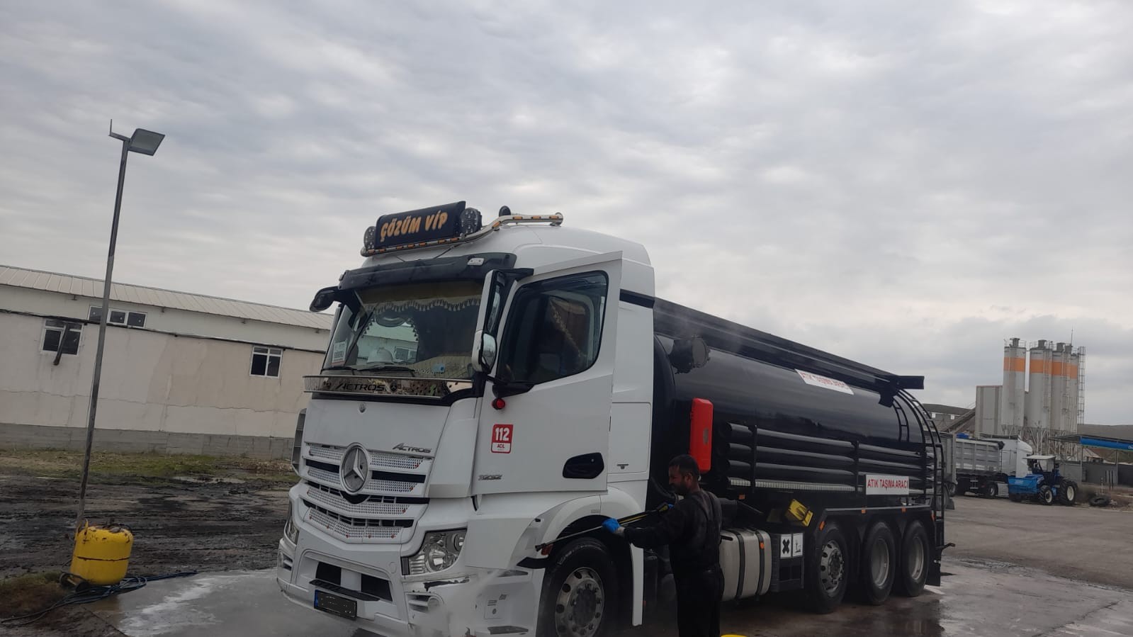 WhatsApp Image 2025 12 13 at 22.58.40 (3)